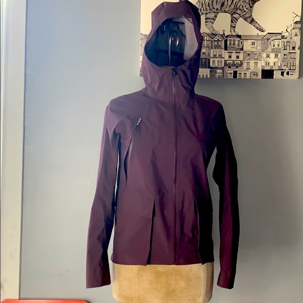 Lululemon dark purple rain jacket